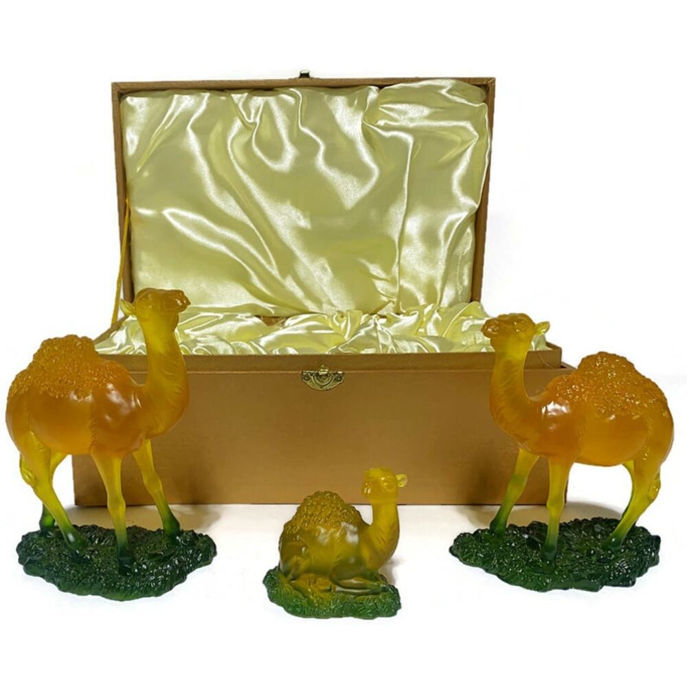 Camel Family Figurines 3 Pieces With Storage Box
